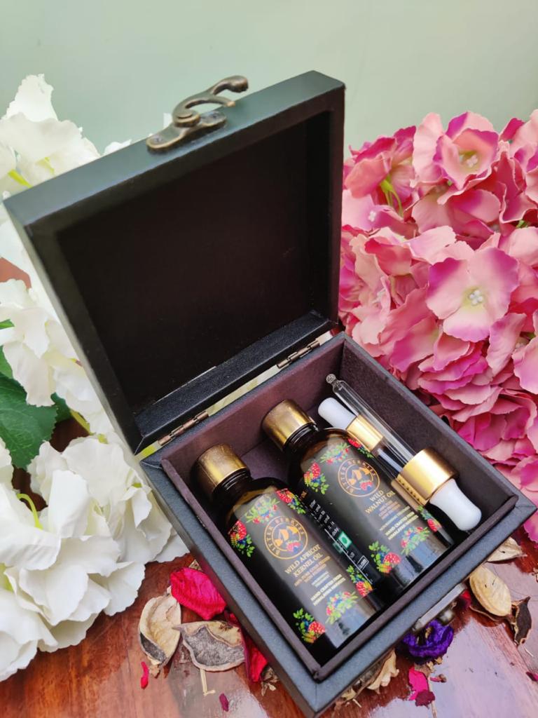 Gift Hamper 2 (Pack of 2 Oils, Apricot Oil and Walnut Oil)