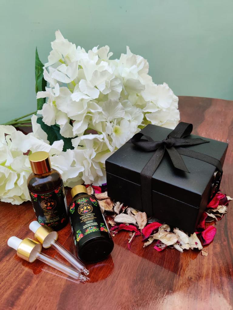 Gift Hamper 2 (Pack of 2 Oils, Apricot Oil and Walnut Oil)